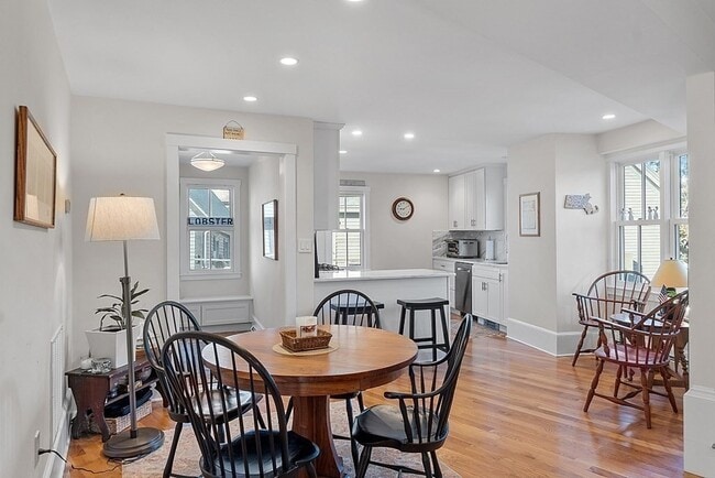 Photo - 2 School St Unidad R2