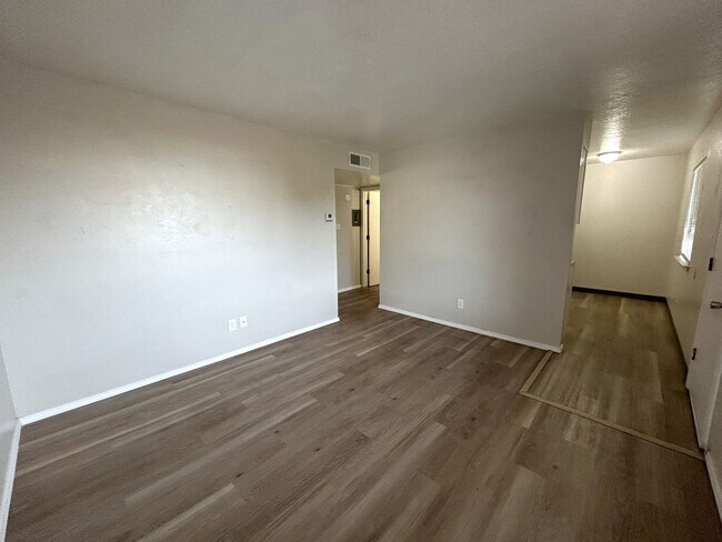 Photo - 940 Chelwood Park Blvd NE Unit 3