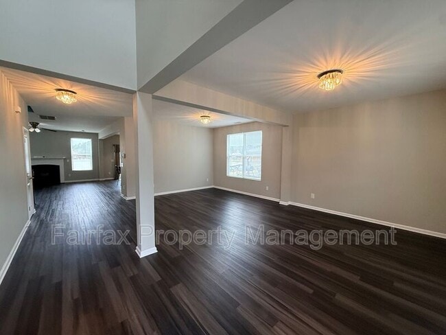 Photo - 127 Rosebud Ln