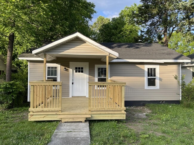 Building Photo - 2702 Woodside St