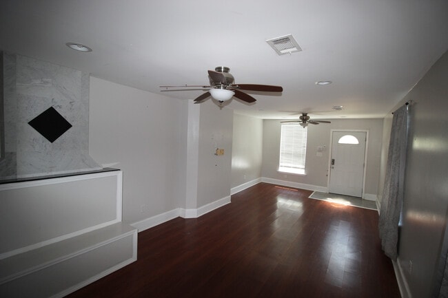 Photo - 3033 Toledano St