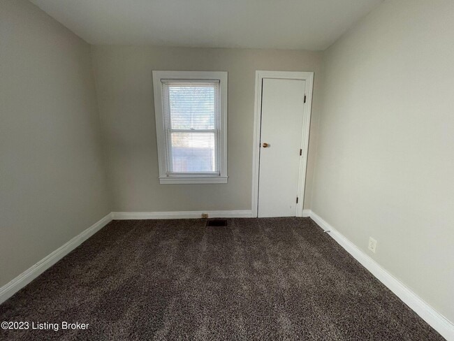 1401 Thornberry Ave