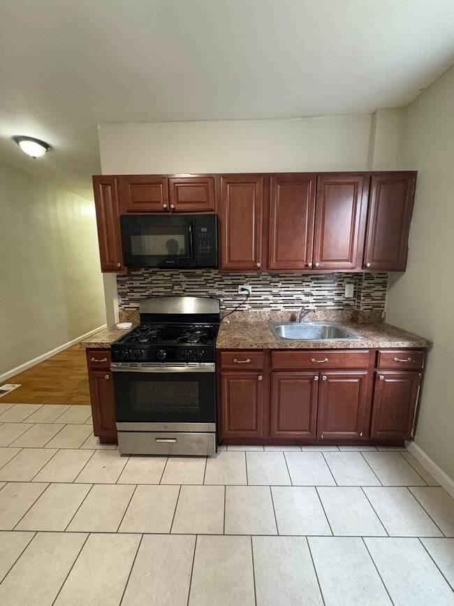 Photo - 19-21 Schuyler Ter Apartments Unit 1L