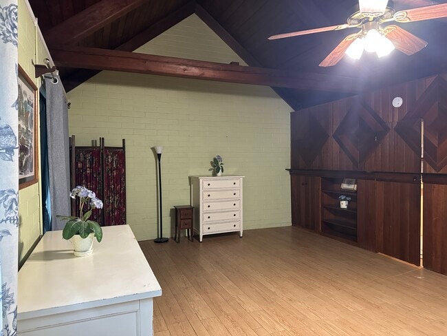 325A Valle Vista Ave