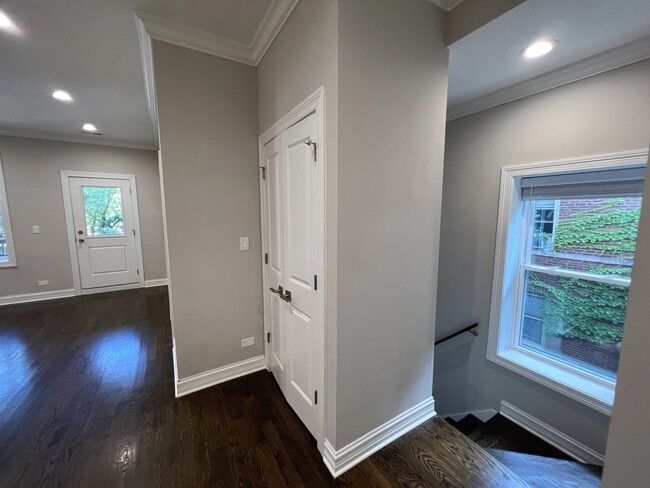 Photo - 1744 W Winnemac Ave Unidad 2