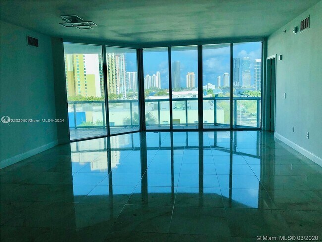 Photo - 3131 NE 188th St Unidad #2-606