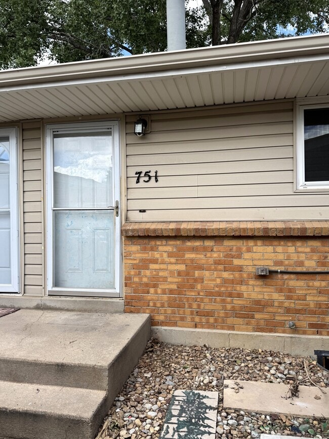 Building Photo - 751 W Cleveland Cir
