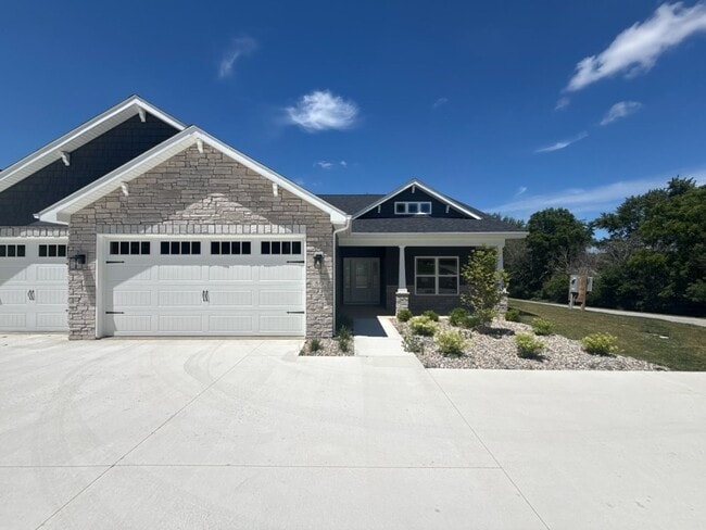 Building Photo - NEW LISTING - Lake James condo!!