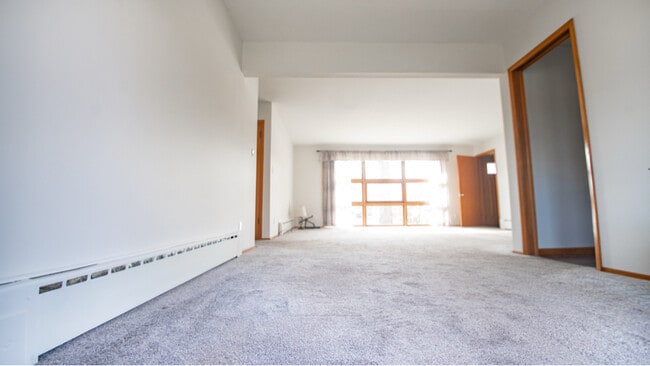 Photo - 1402-1402 Summit Ave Unit Lower