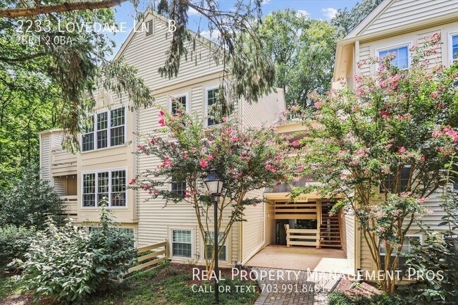 Building Photo - 2233 Lovedale Ln Unit B Rental