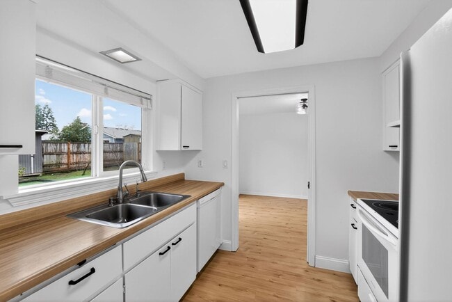 Photo - Charming Single-Level Home with Large Fenced Yard – Pets Welcome!