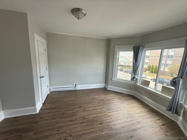 Photo - 352 Benham Ave Apartamento