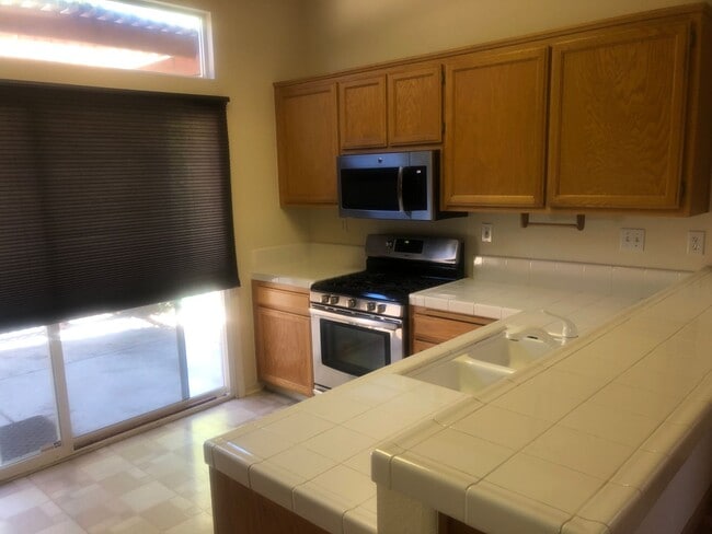 Photo - 537 Edenderry Dr