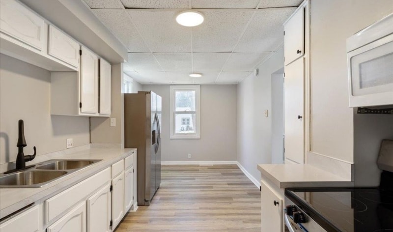 Photo - 8008 State St