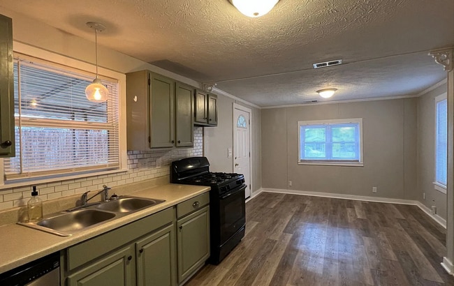 Photo - 3023 Kingston Ave