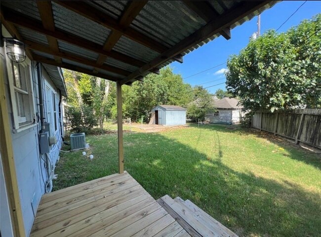 1404 Harrop Ave
