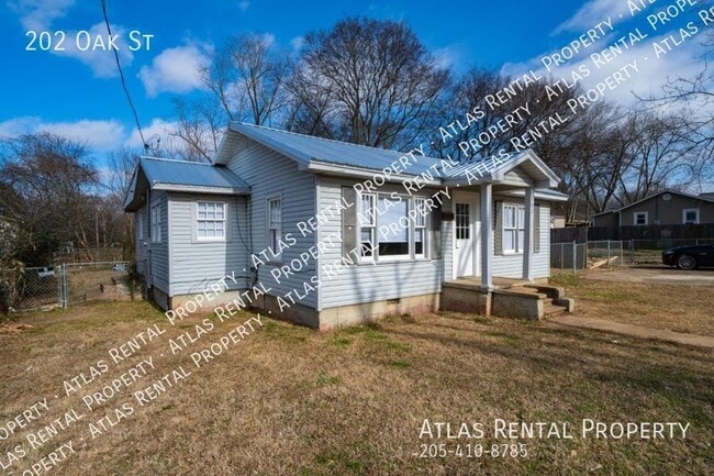 Photo - 202 Oak St