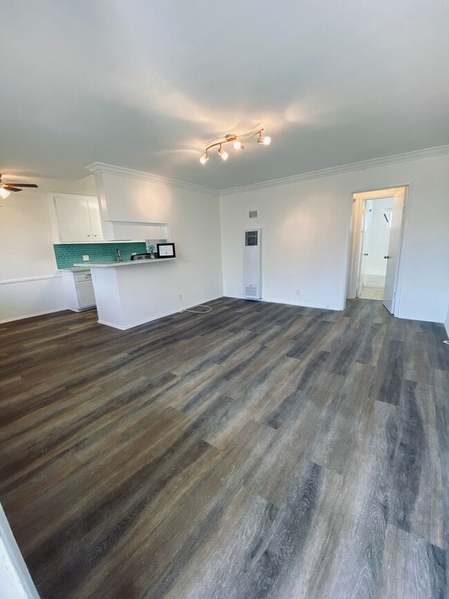 Photo - 15114 Dickens St.