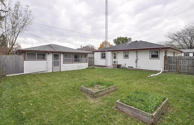 Photo - 4149 Lasalle St