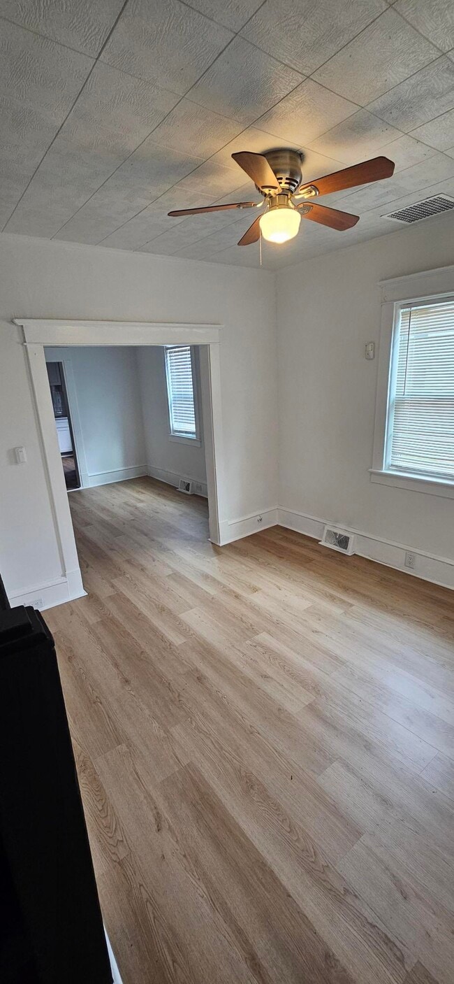 Photo - 210 W McNeal St