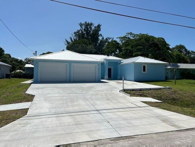 Building Photo - 5911 Seagrape Dr Rental