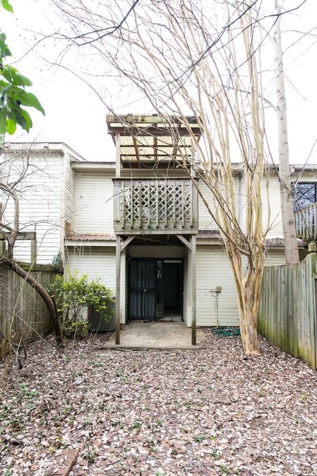 Photo - Chic & Spacious Townhome – 3 Beds, 3 Baths...