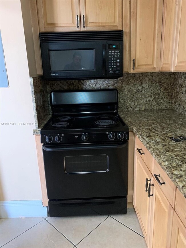 Photo - 7931 SW 104th St Unidad 214E