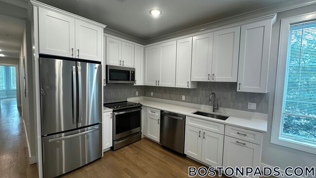 Building Photo - 104-106 Warren St. Rental