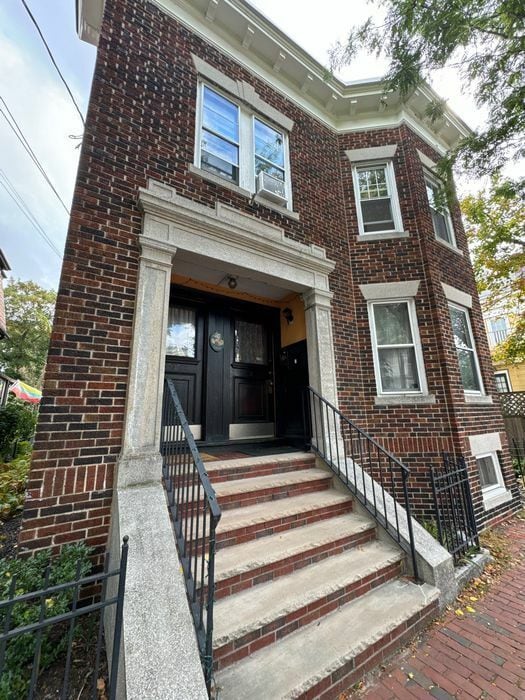 Building Photo - 4 Tremont St Unit 1