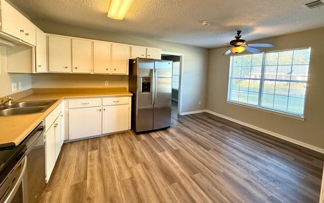 Photo - Spacious corner lot with a private backyard- Available 4/10!!