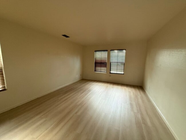 2424 Sandpiper Ln