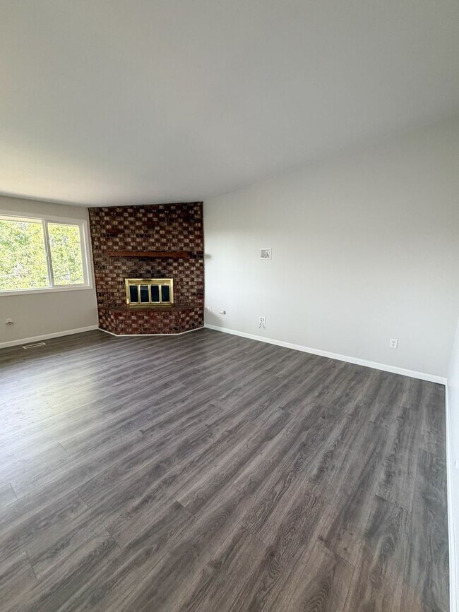 1946 N Eldorado Ave