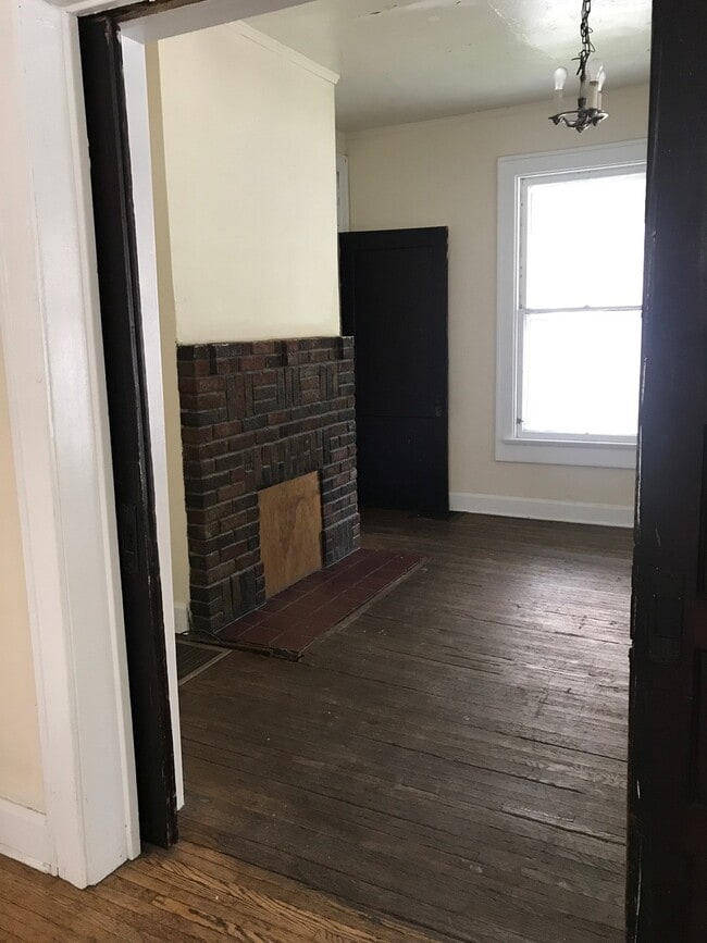 Photo - 424 E 6th St
