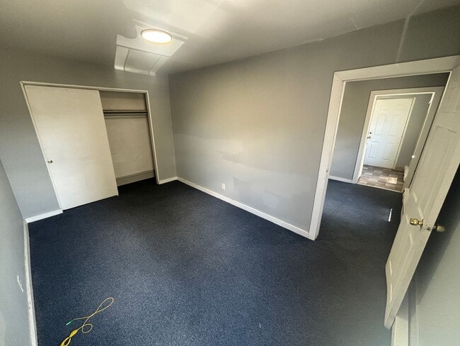 Building Photo - 833 Pine St Unit 2