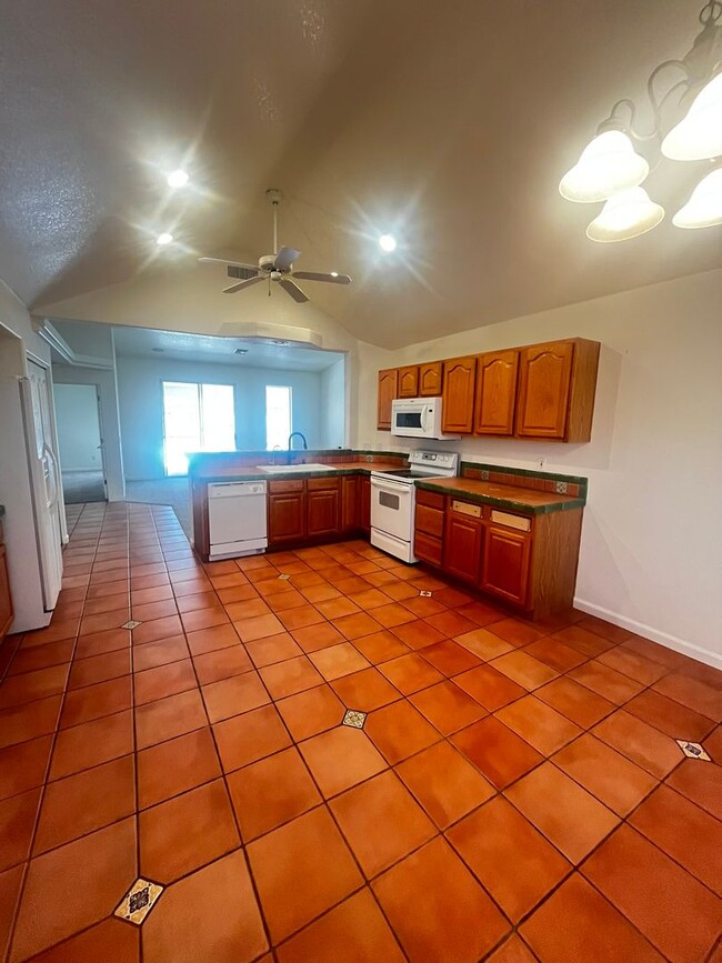 Photo - 210 White Oak Dr