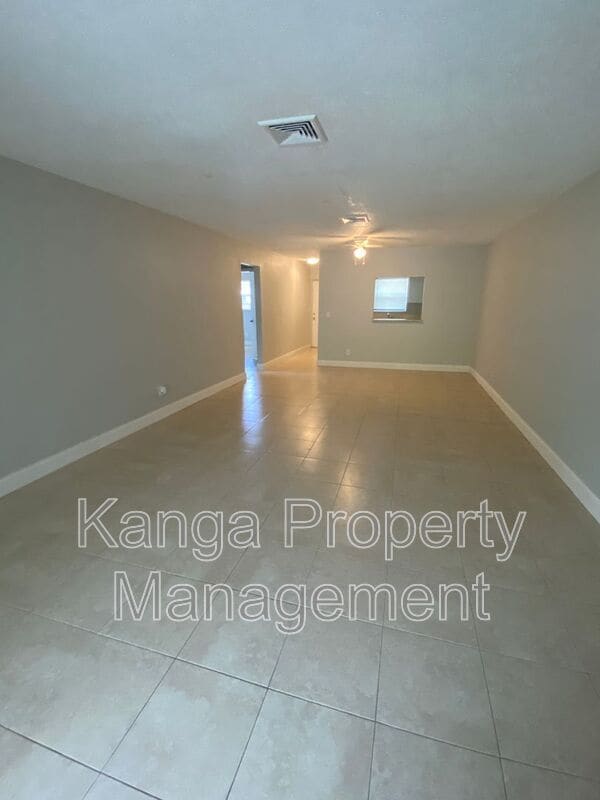 Building Photo - 4327 Cocoanut Rd