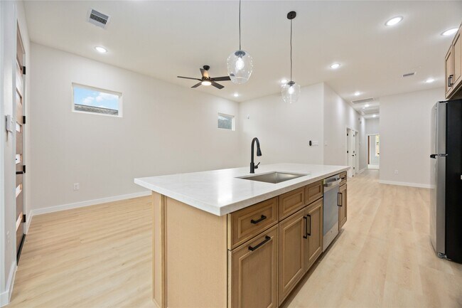 Photo - 8110 Brandon St