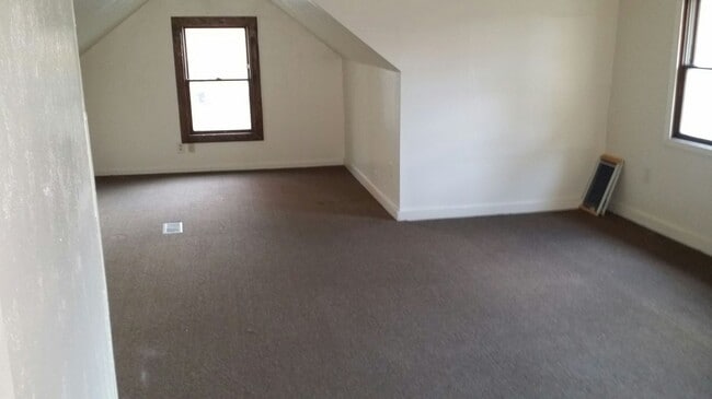 Photo - 2BR SINGLE FAMILY, YARD, GARAGE, FULL BASE...