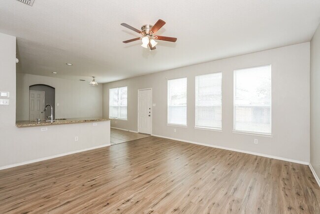 Photo - 300 Mystic River Trail