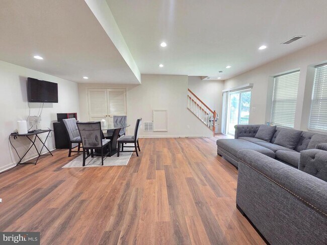 Photo - 2692 Cast Off Loop