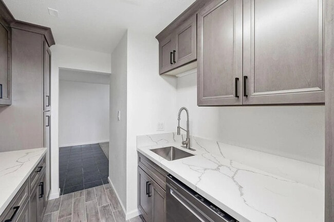Building Photo - 1660 Laguna St Unit APT D
