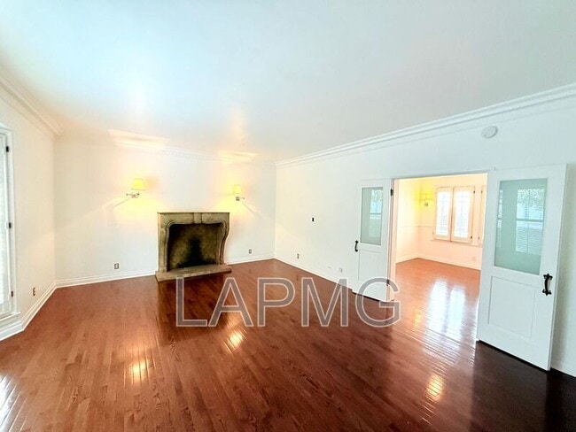 Building Photo - 1250 1/2 N Flores St. Rental