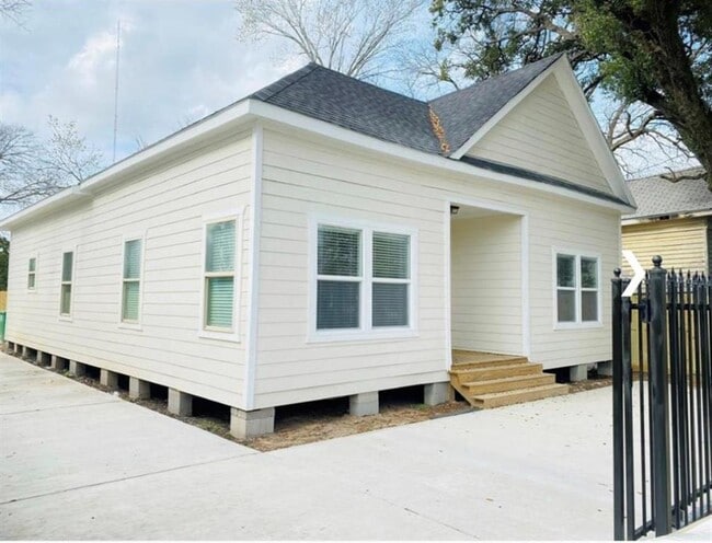 Photo - 229 N Everton St Casa