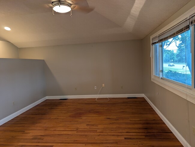 Photo - 454 Diley Rd