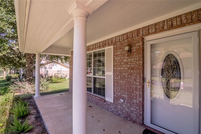 Photo - 203 Pine Valley