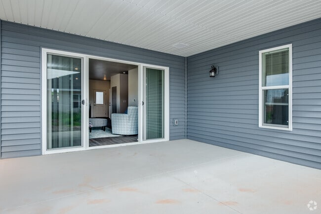 3 BR, 2 BA Rear Patio