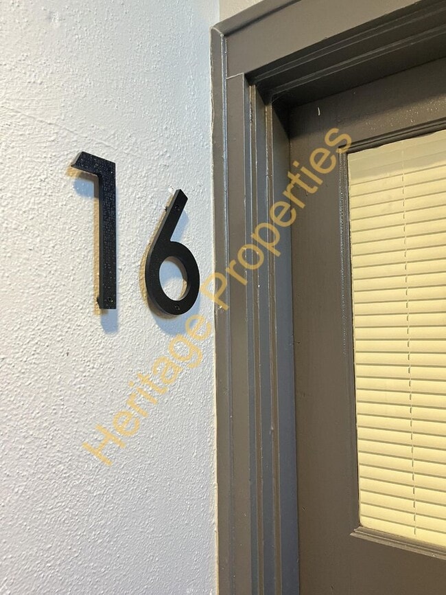 Photo - Freshly Updated Southampton 1 Bedroom Unit 4904 #16