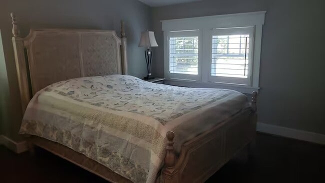 Photo - 1836 Nassau Blvd Unidad Plaza Midwood standalone studio