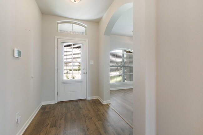 Photo - 700 Lakeshore Village Dr