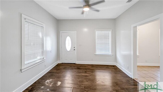 Photo - 814 W 44th St